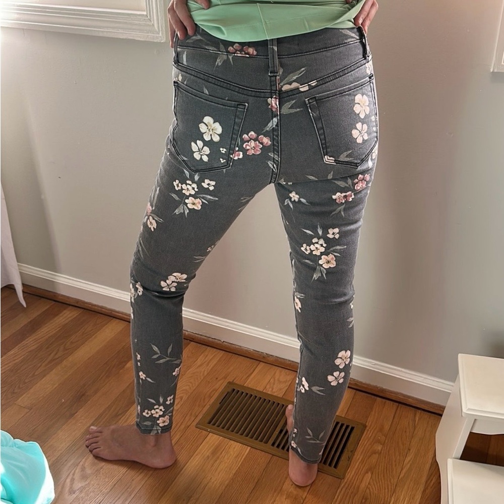 Joes Jeans Floral Print Slim Fit Women's Jeans - Gray with Pink Accents - Picture 2 of 3
